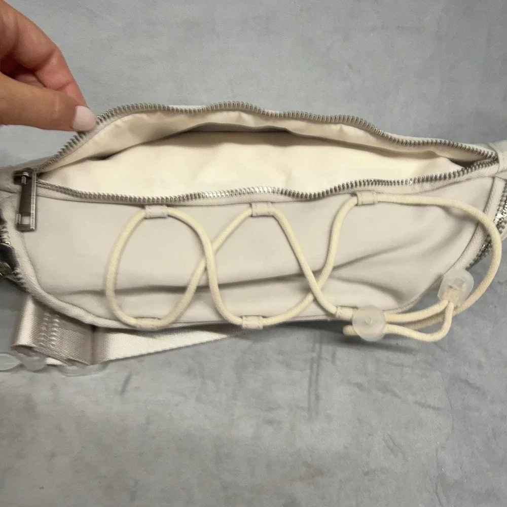Dolls Kill Darker Wavs Belt Bag Unisex Medium Quilted Travel Fanny Pack Y2K